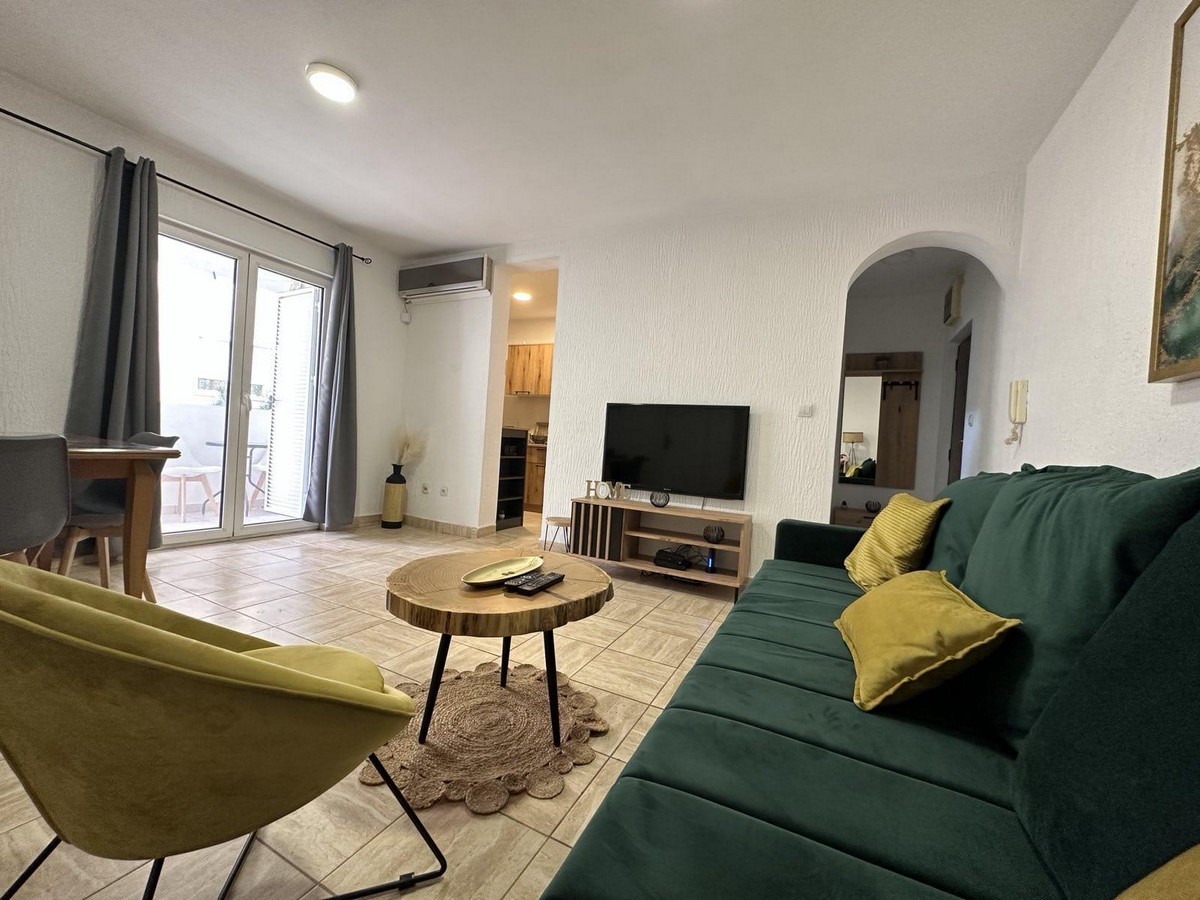 Izdaje se dvosoban stan do ljeta 2027g, Velji Vinogradi, Budva 